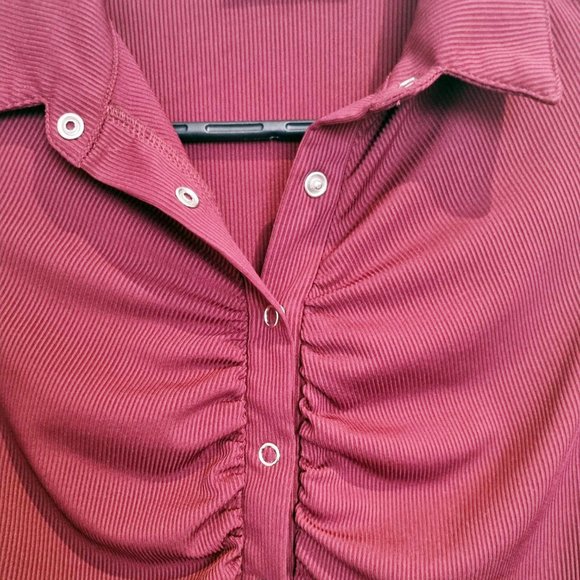 SHEIN Burgundy Crop Top - Picture 3 of 3